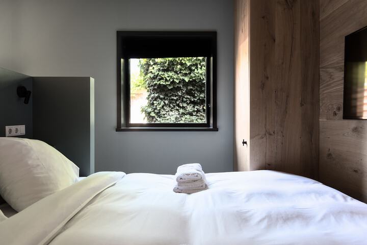 Room 5 of 36