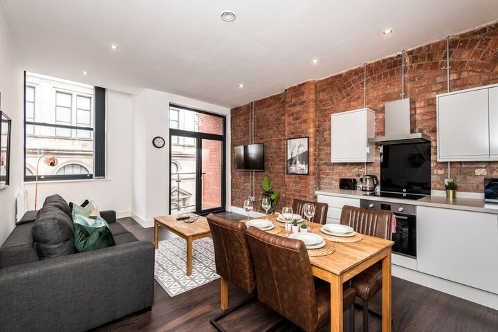 Prestige STAY Aparthotel - 42 Stanley Street Party Apartments