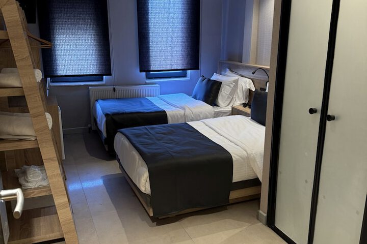 Room 10 of 21