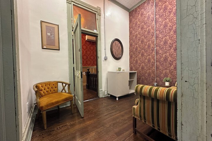 Room 4 of 76