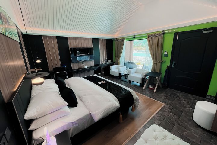 Room 3 of 35