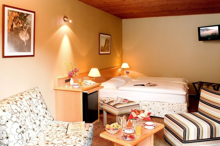 Room 3 of 39