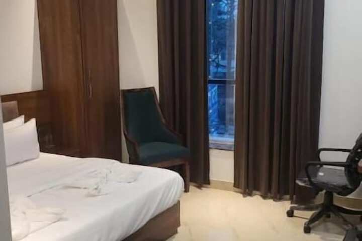 Room 5 of 7