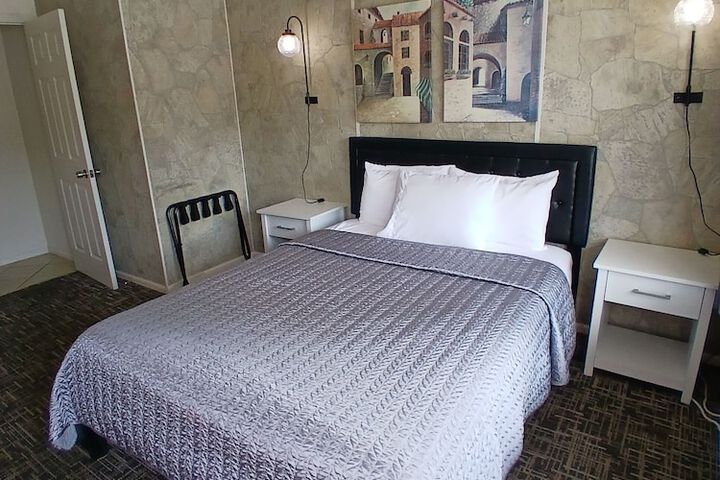 Room 12 of 35