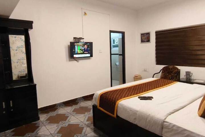 Room 7 of 13