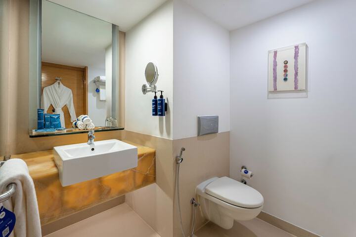 Room 25 of 132
