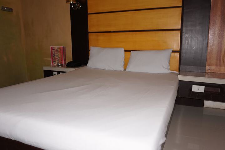 Room 8 of 27