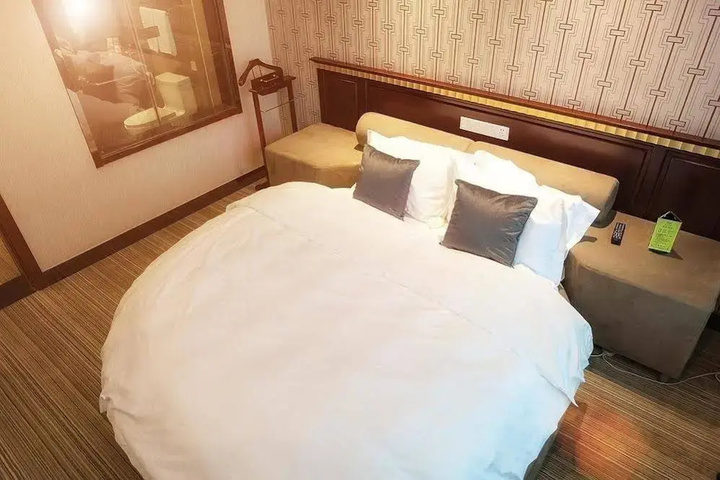 Room 4 of 11