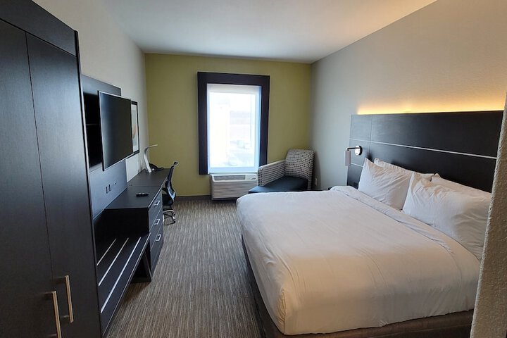 Room 2 of 9