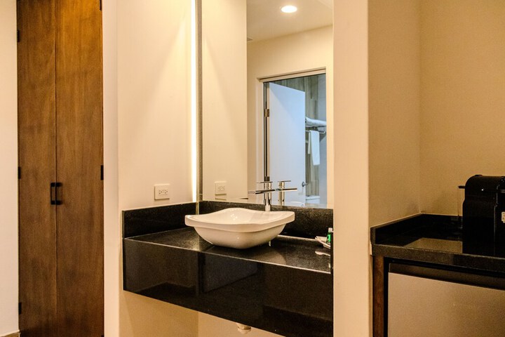 Room 9 of 20