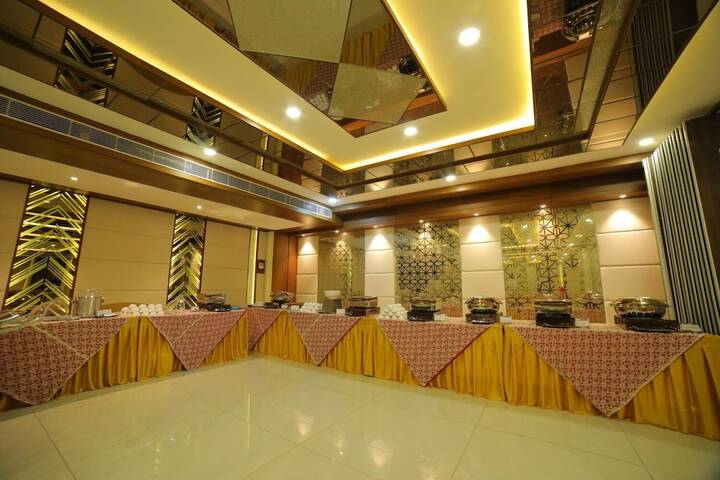 Ballroom/Hall 37 of 40