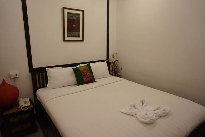 Room 13 of 33