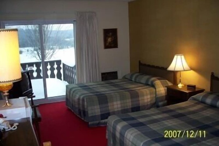Room 10 of 25