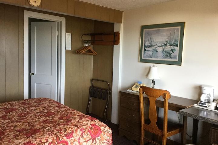 Room 10 of 21