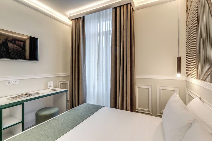 Room 42 of 75