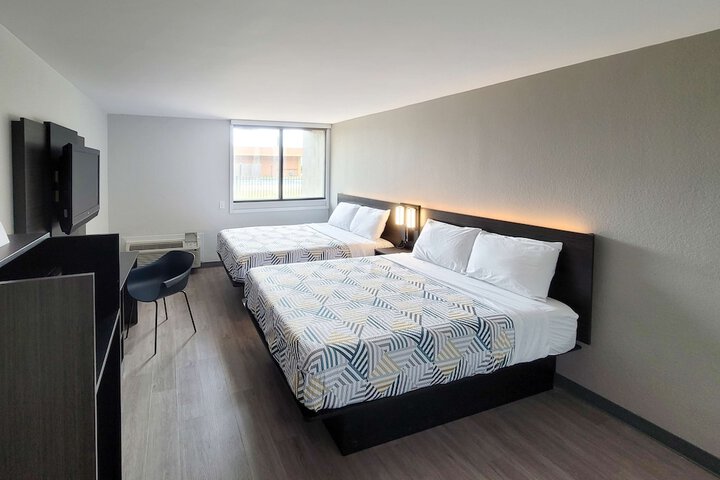 2 Queen Beds (4 of 12)