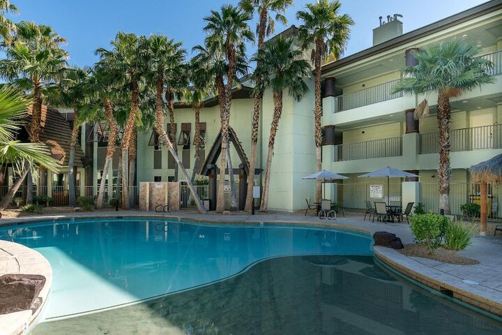 Pool Hotel