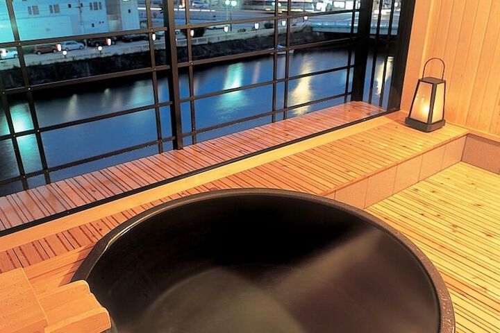 Deep soaking bathtub