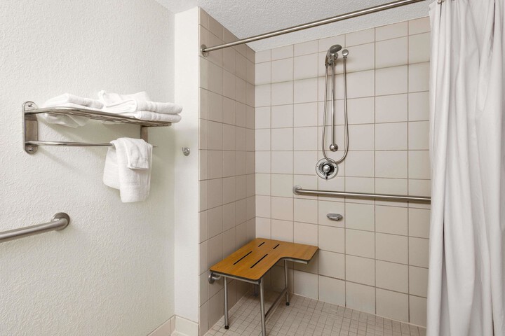 Room 10 of 14