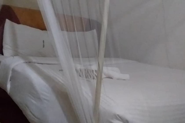 Room 4 of 11