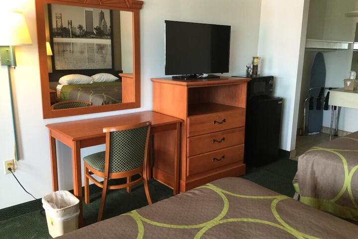 2 Double Beds (3 of 8)