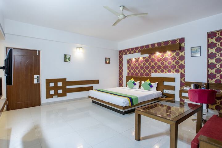 Room 10 of 25