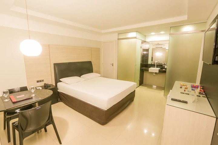 Room 2 of 10