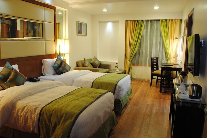 Room 5 of 32