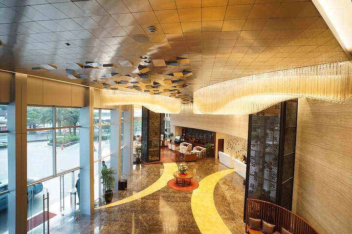Entrance & Lobby