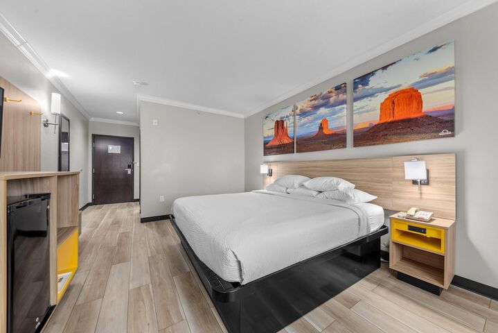 Room 13 of 33