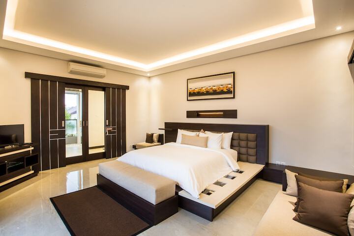 Room 25 of 176