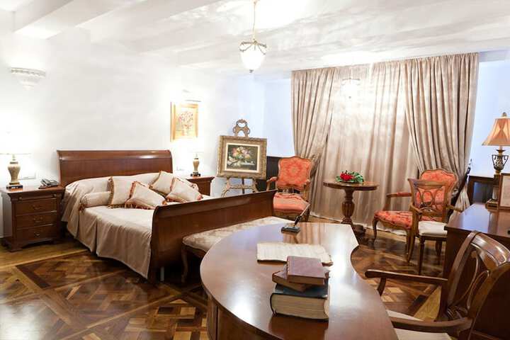 Room 30 of 142