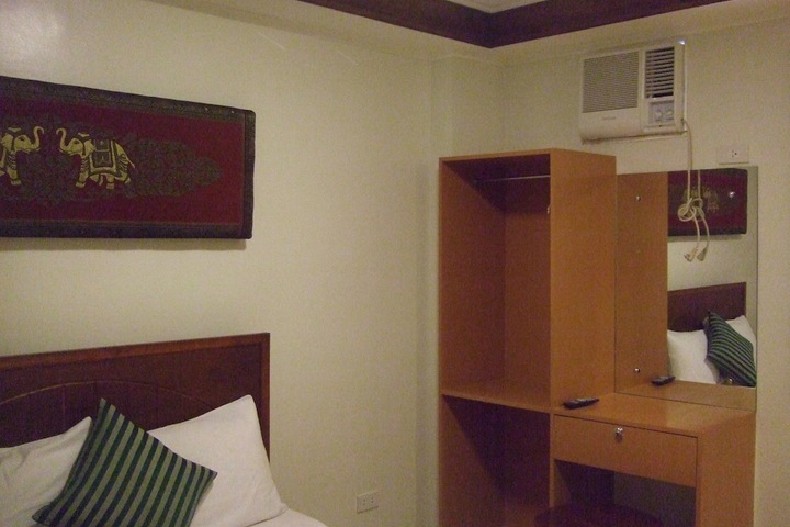 Room 10 of 36