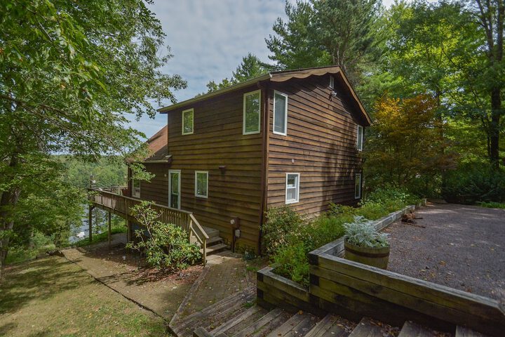 Hummingbird Hill House in Oakland, MD