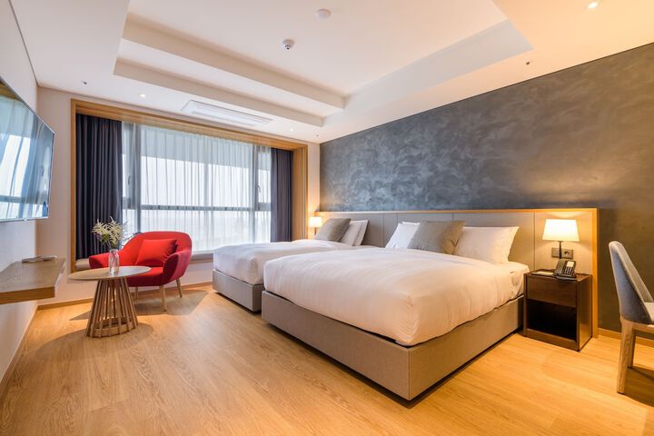Room 28 of 107