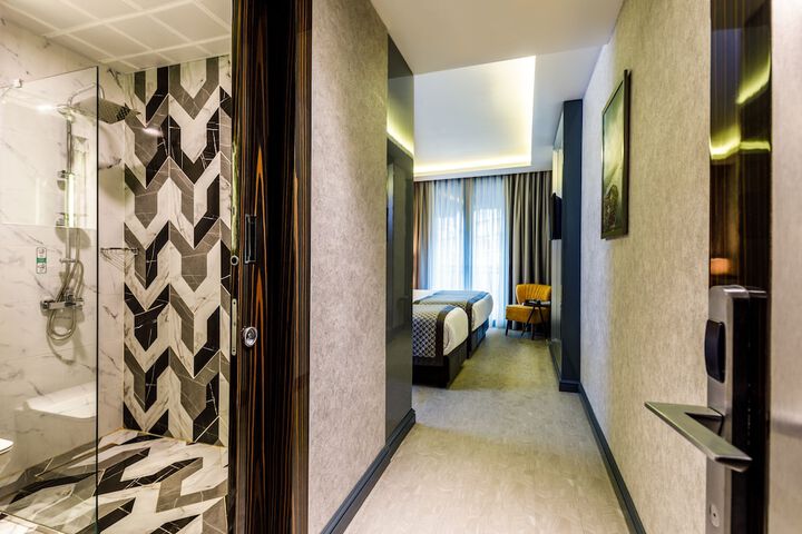 Room 33 of 107