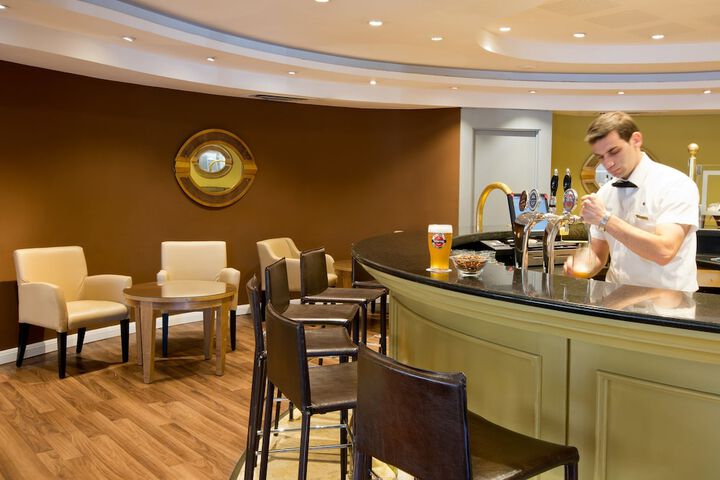 Lounge 62 of 65