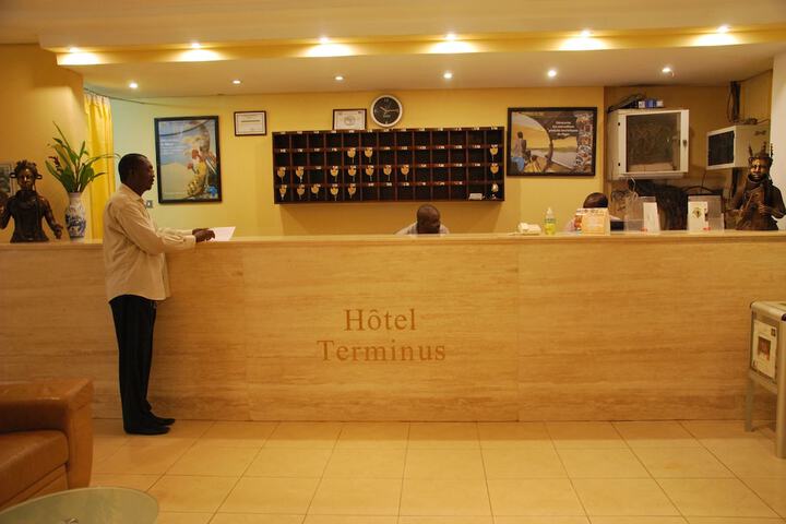 Check-in/check-out kiosk
