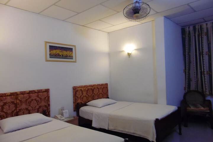 Room 8 of 40
