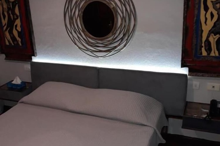 Room 7 of 28