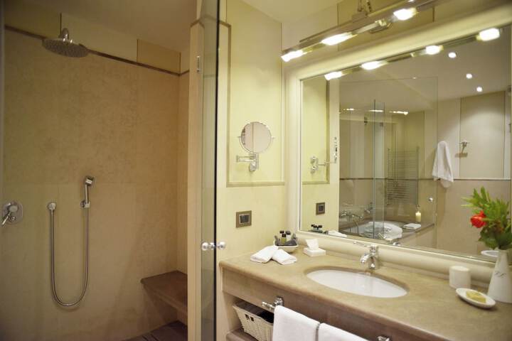 Room 178 of 216