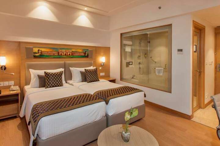 Room 9 of 32