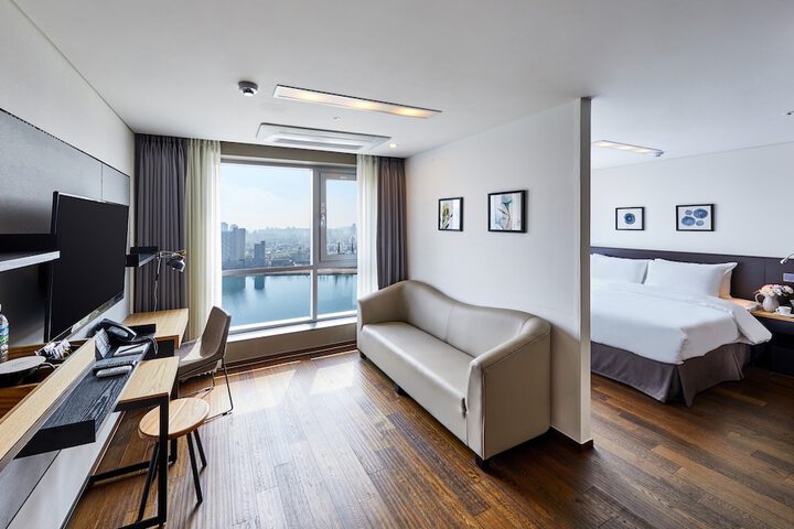 Room 7 of 28