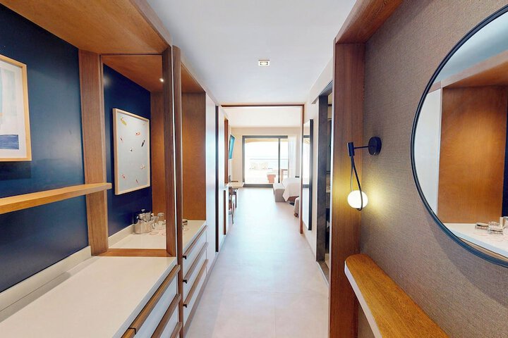 Room 36 of 136