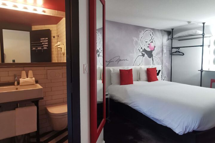 Room 11 of 42