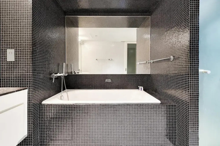 Room 8 of 22