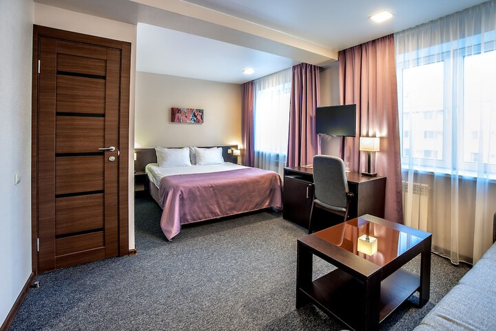 Room 4 of 107