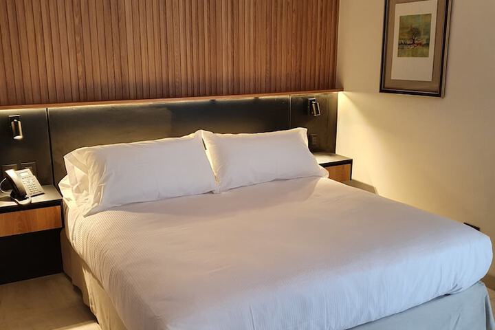 Room 10 of 64