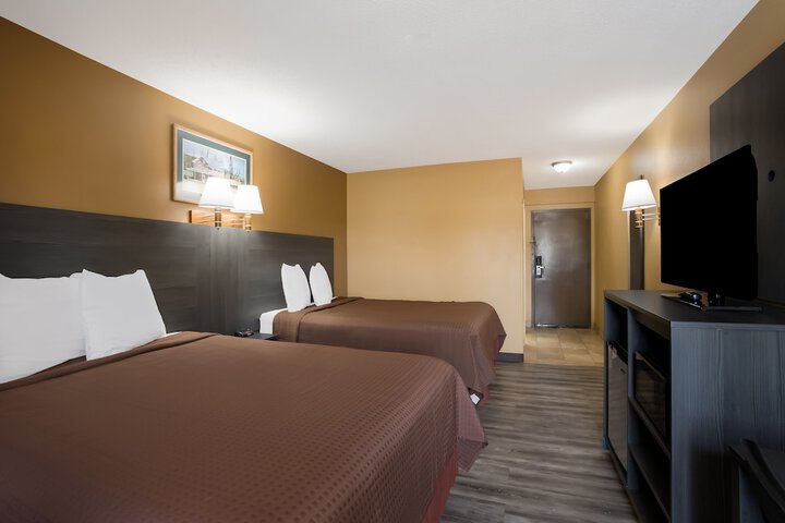 2 Queen Beds Efficiency (1 of 3)