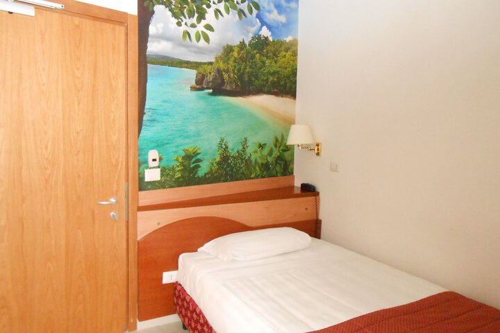 Room 5 of 71